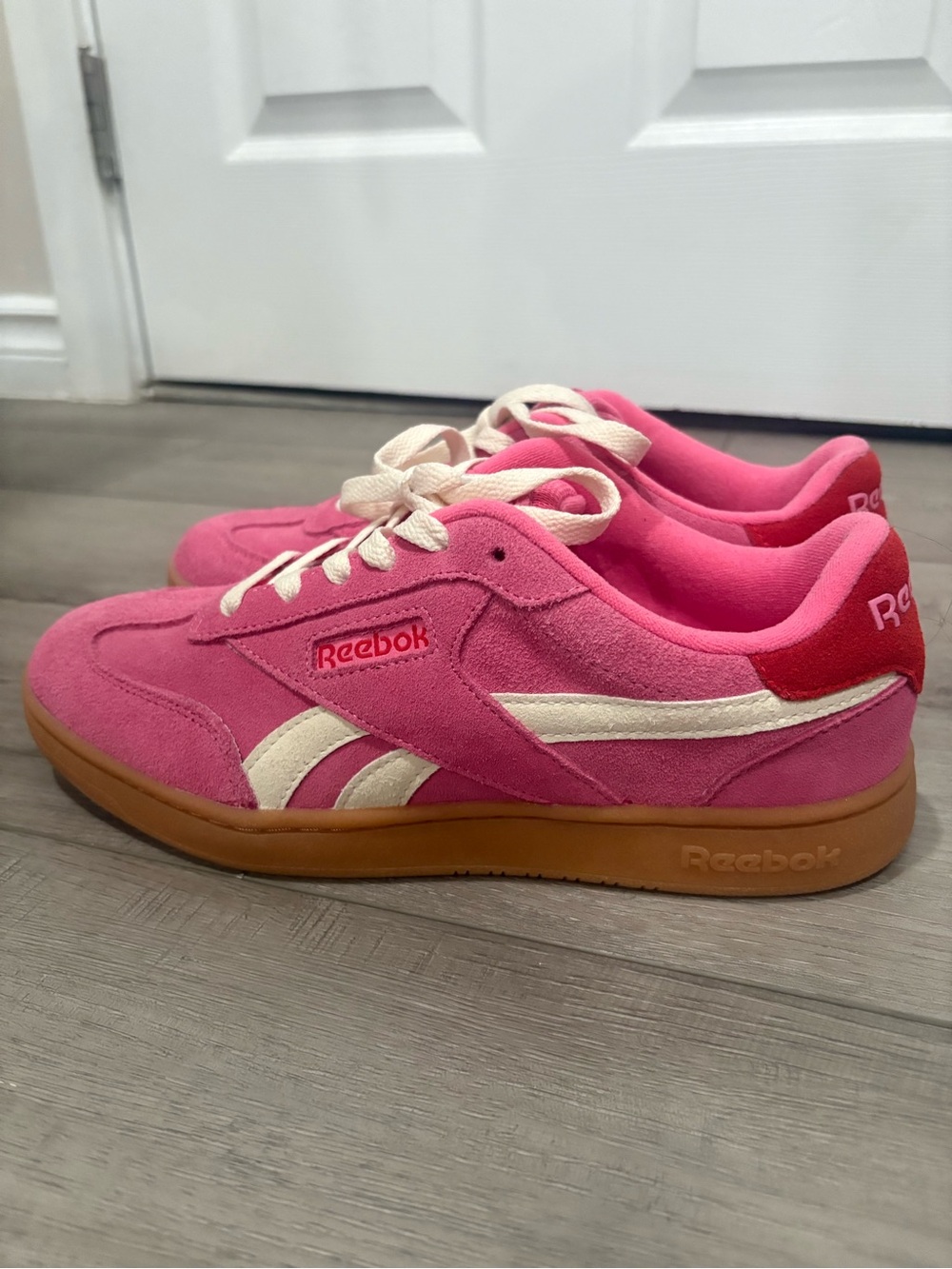 Reebok Pink Suede Low-Top Sneakers with Gum Sole -NEW Size 8 Women’s